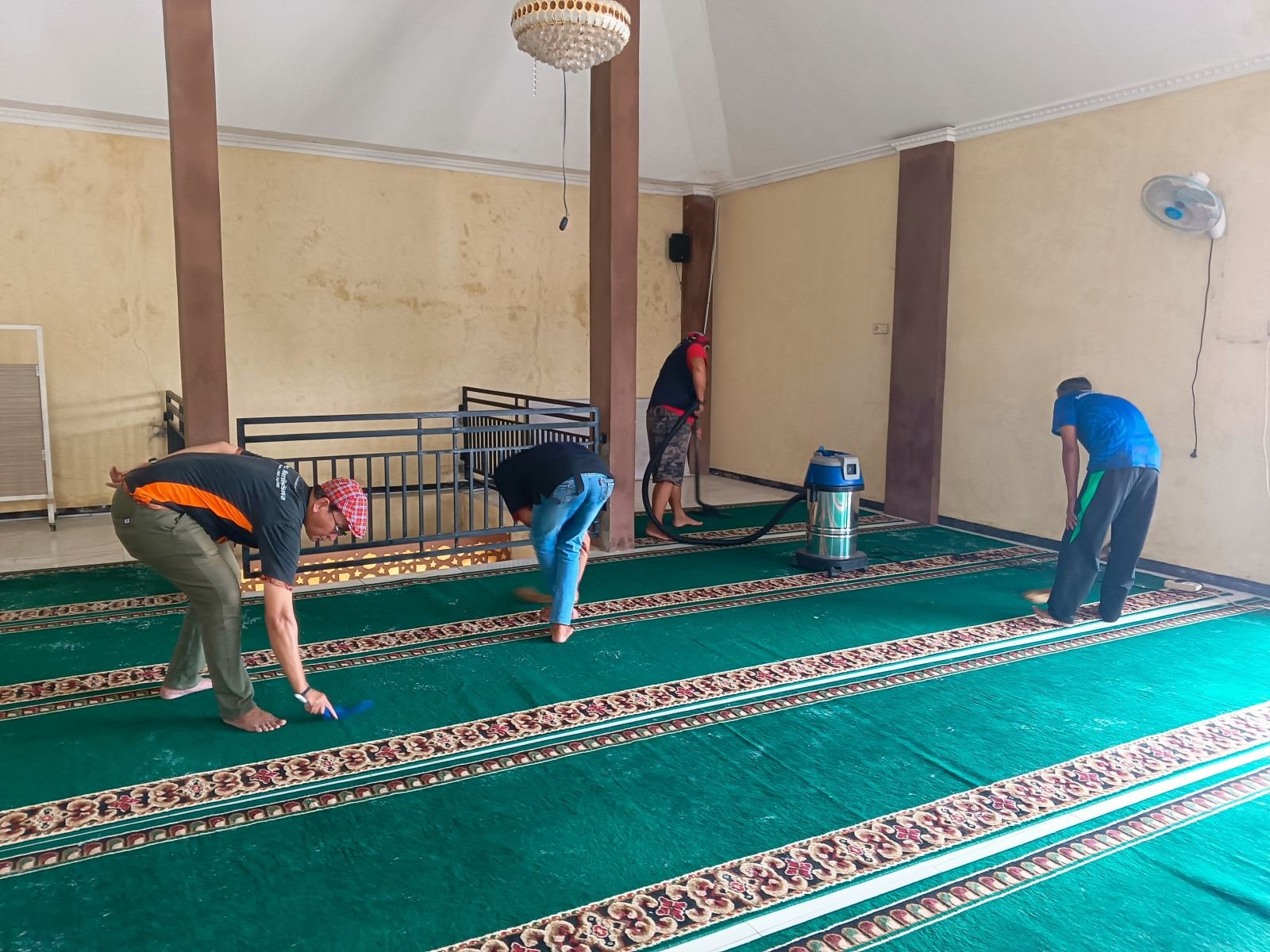Menjaga Kebersihan Rumah Ibadah, GEMATI Hadir di Masjid Baitul Muttaqin
